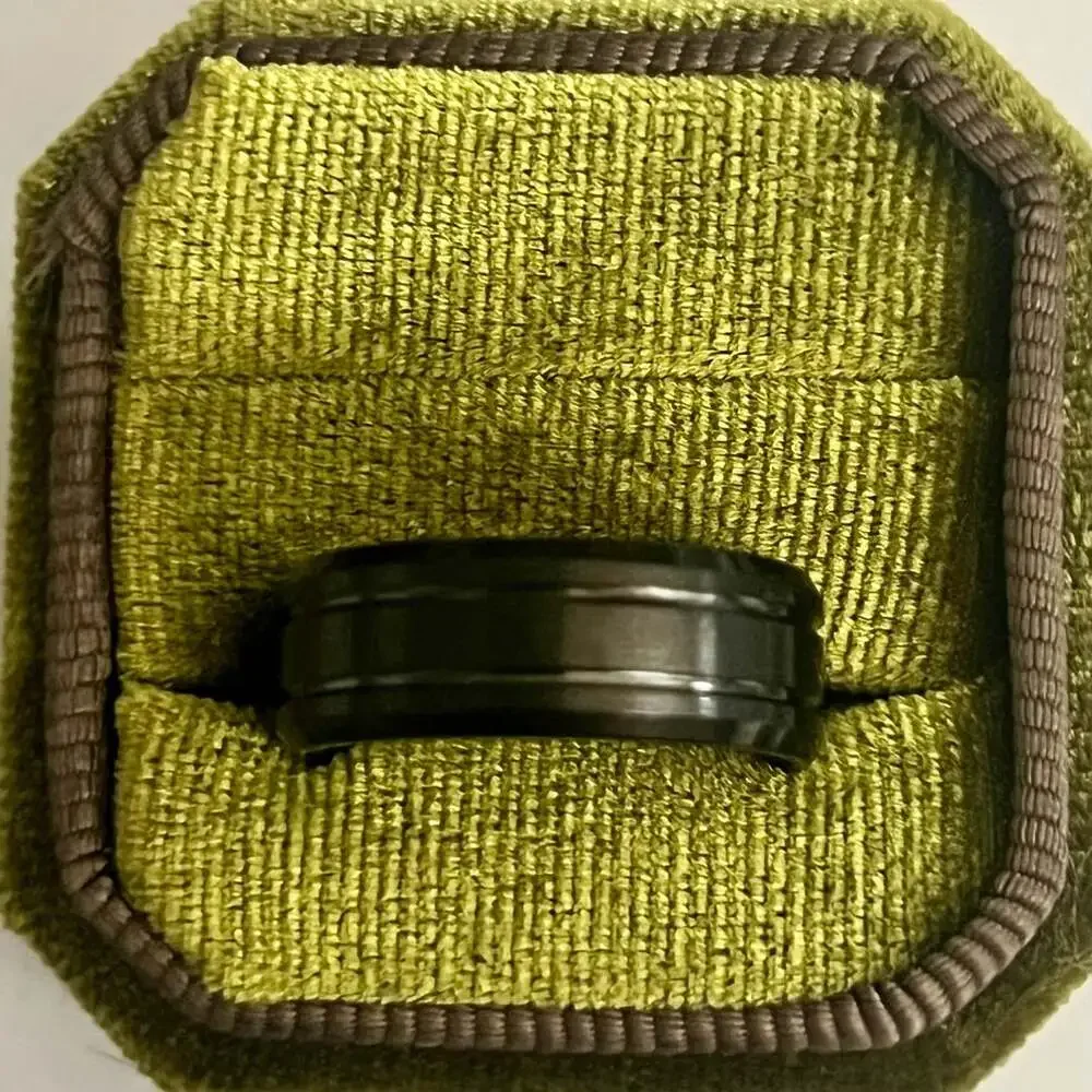 Titanium Grooved Black IP-plated 8mm Brushed and Polished Band Unisex Size 9